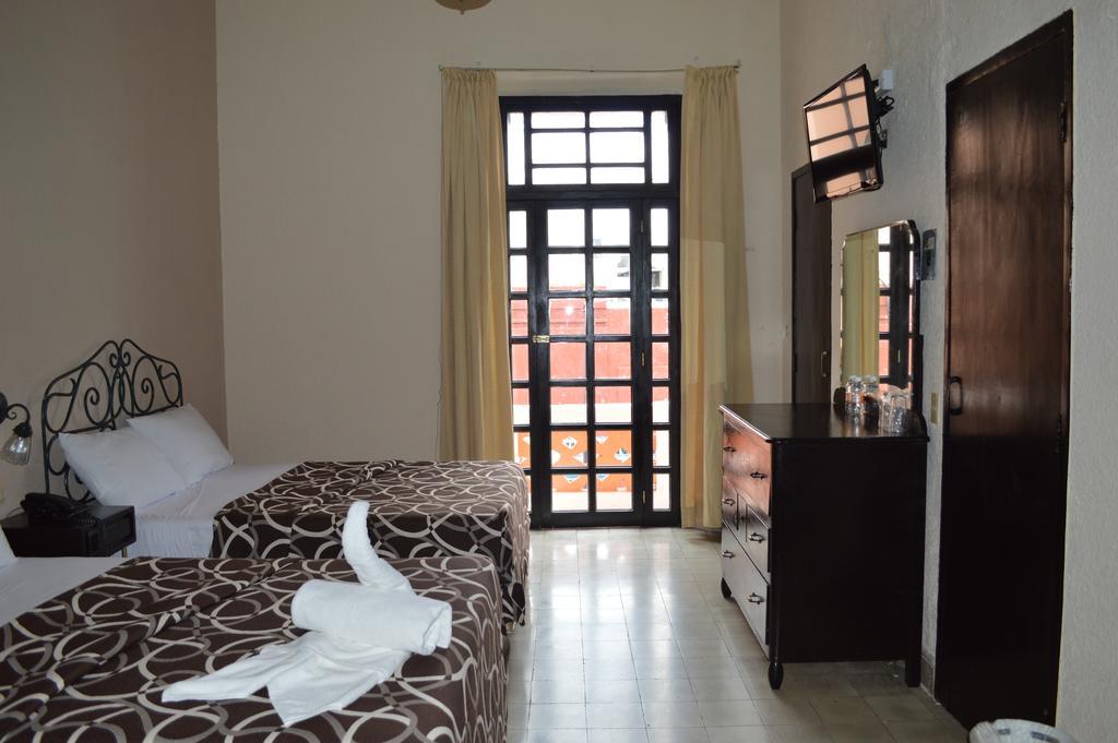 Hotel Colon Merida Ngoại thất bức ảnh