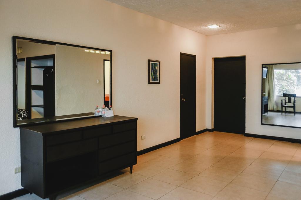 Hotel Colon Merida Ngoại thất bức ảnh