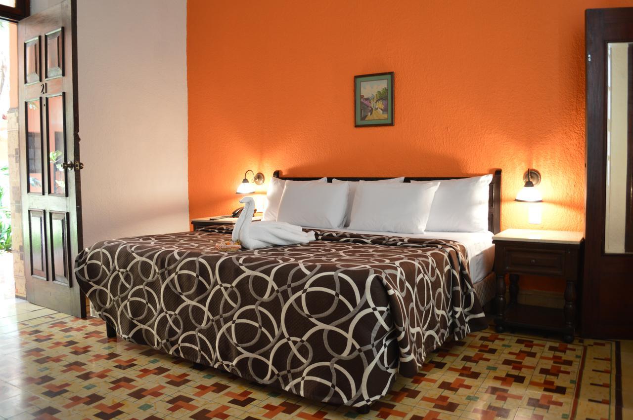 Hotel Colon Merida Ngoại thất bức ảnh
